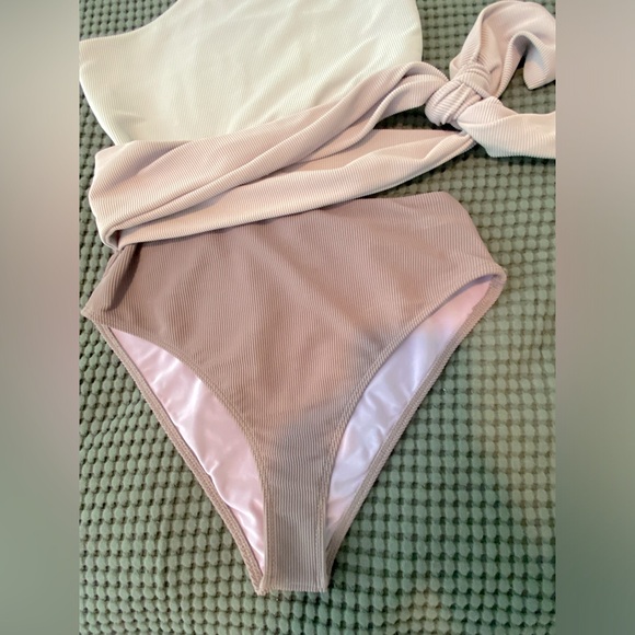 BEACH RIOT Carlie One Piece In Lavender Fields M - Picture 4 of 8